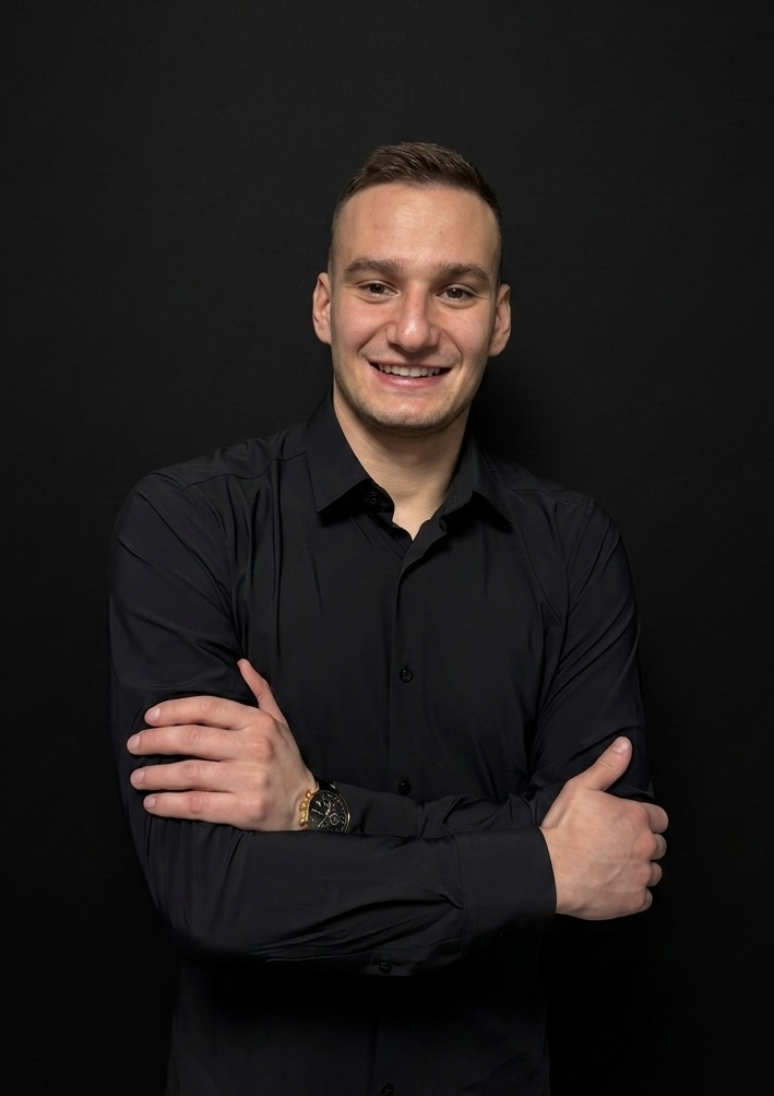 Adam Szczypkowski - Inżynier Informatyki i Specjalista Cyberbezpieczeństwa Asfort